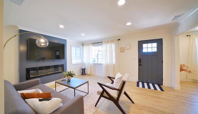 @ Marbella Lane - Vibrant 4BR RWC Ldry + P