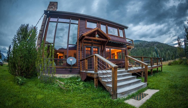 Marble at its Finest! 5 STAR Mtn Chalet in the heart of the Rockies. Views, wifi
