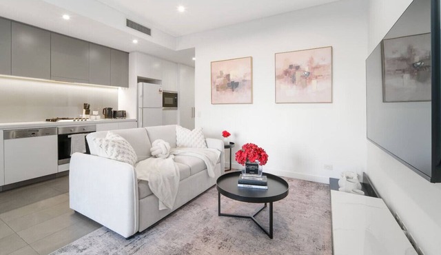 Marble Bloom | 1BR near Sydney CBD + FREE Parking