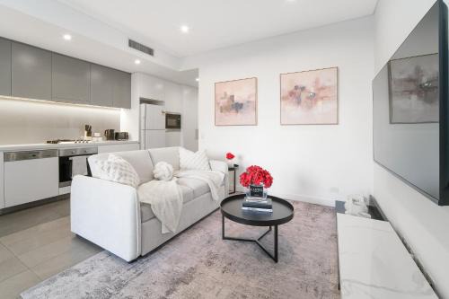 Marble Bloom One Bedroom Apartment near Sydney CBD with Parking