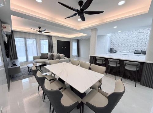 Marble Manor - Elegant Landed house