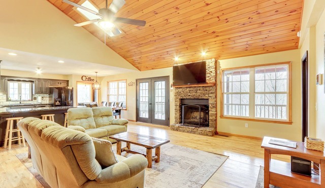 Marble Vacation Rental w/Hot Tub & Fire Pit