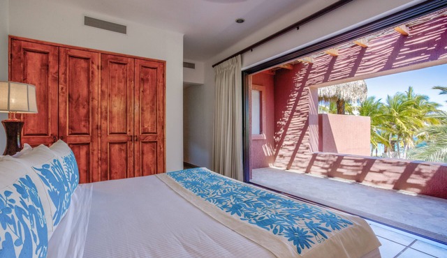 Marcela up: Oceanview 2 bedr with private balcony