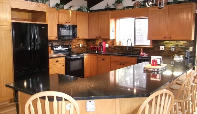 March 21-28 special! Ski in Great room, Hot tub, Pool Table, Foosball