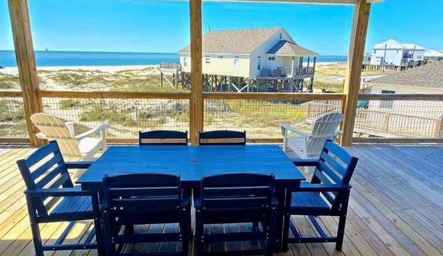 March/April Discount - Beautiful home steps away from Gulf of Mexico Beaches