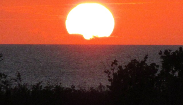 MARCO ISLAND - ONE BLOCK TO TIGERTAIL BEACH PARK. 5 BDRM/4 BATH, POOL, HOT TUB