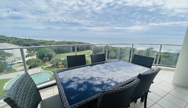 Marcoola Penthouse ~ 3 bed ~ 2 bath ~ rooftop entertaining