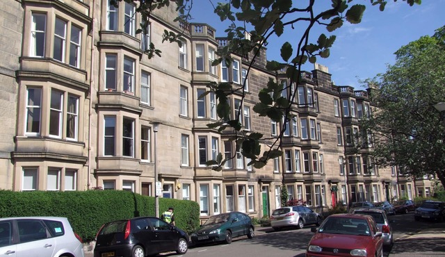 Mardale Crescent [380] is a Spacious top floor apartment in green Merchiston area