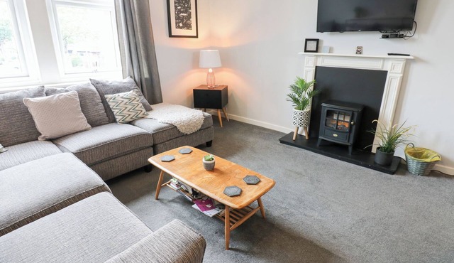 MARDEN MEWS, pet friendly, character holiday cottage in Whitley Bay