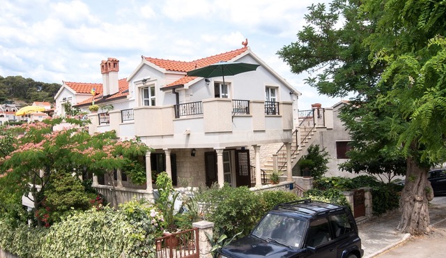 Mare Apt. 3 "Two balconies + loggia with garden view"