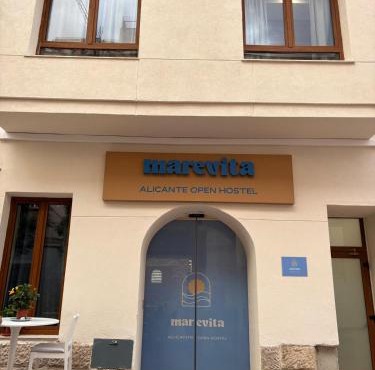 Marevita Hostel-Quiet & super hygienic hostel with privacy beds-Ideal for winter stays
