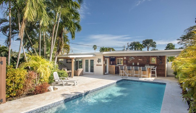 Margarita Villa-3 bedroom 3 bath home in prime location w/backyard pool oasis