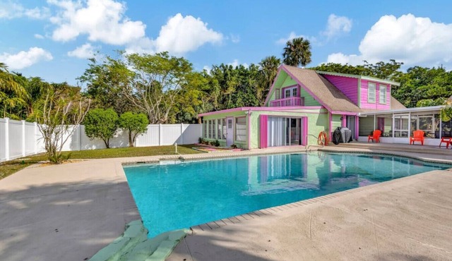 "Margaritaville" Mini Resort w/Pool