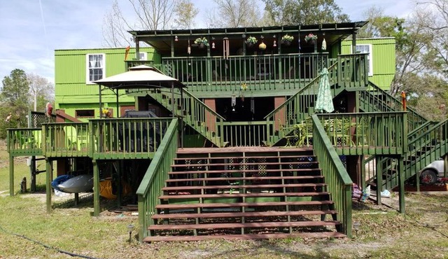 MARGARITAVILLE ON THE SUWANNEE RIVER