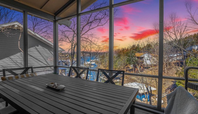 MARGARITAVILLE RESORT Tan-Tar-A LAKEFRONT 3BD 3bath-NEW SPA kayaks & fireplace!