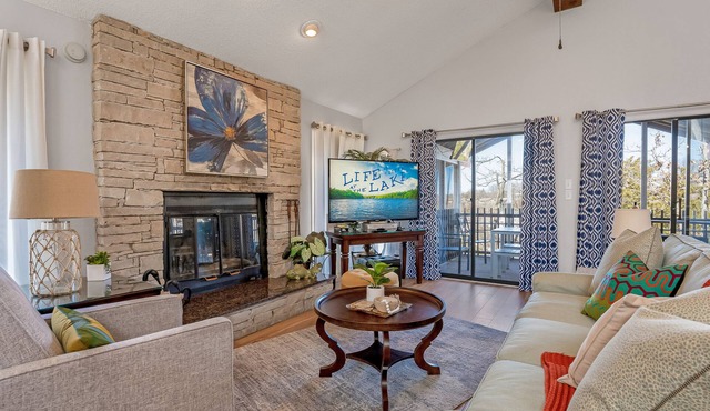 MARGARITAVILLE RESORT Tan Tar A Estates-4 Bed 5 Baths with Hot Tub & Fireplace.