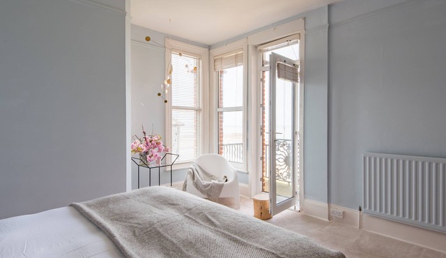 Margate Beach House - by Bloom Stays, a holiday let that sleeps 8 guests