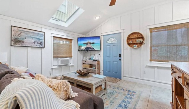 Margate Home w/Large Outdoor Kitchen