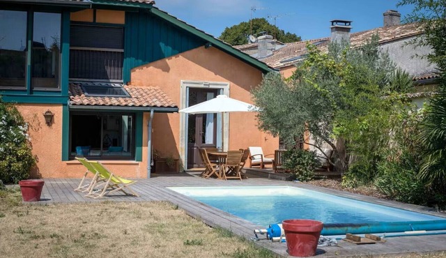 Margaux at the heart of the Médoc wine region. Beautiful stone house and pool.