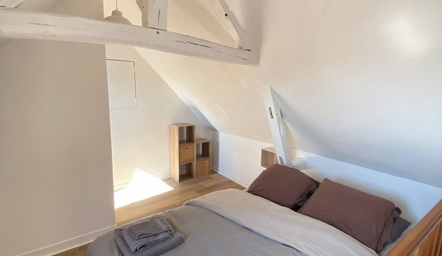 Margnotine house with private courtyard and parking.