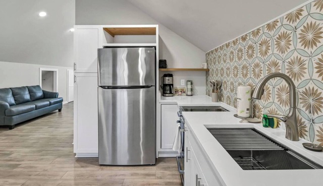 Margrave Studio | 1BR 1BA | Upstairs Duplex