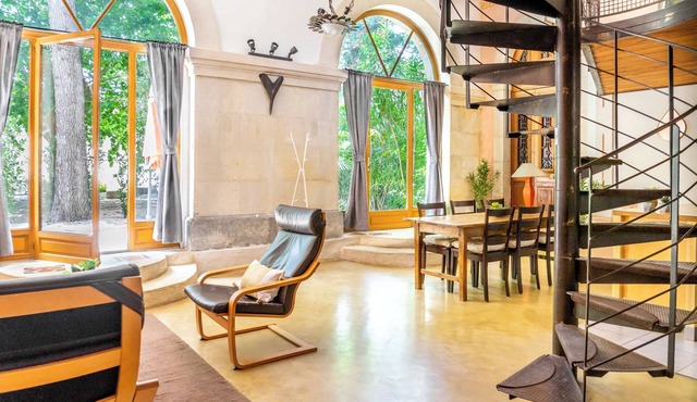 Marguerite - beautiful apartment in renovated Couvent les Ursulines, Pézenas