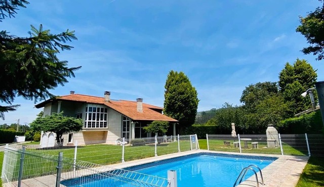 María Bonita Chalet. Full rental with private pool, barbecue and garden