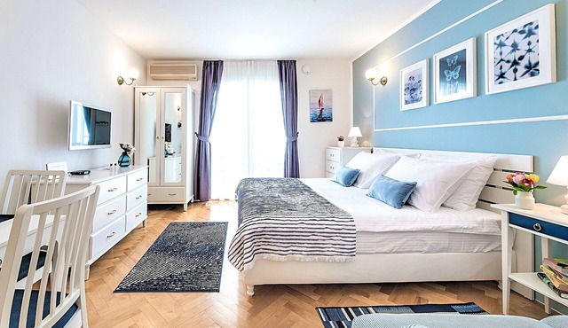 MariaSweetBlu-Studio Apartment with Balcony