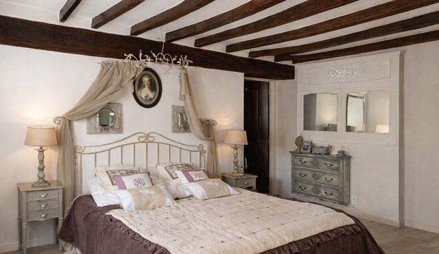“Marie Antoinette” Guest Room with Breakfast, Pool, Private Terrace and Wi-Fi
