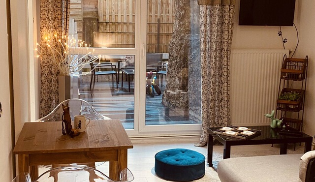 MARIEFACTURE LIKE CATS AND DOGS