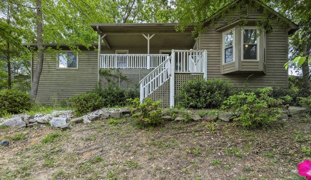 Marietta Hilltop Harmony: Close to Atlanta's Magic