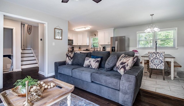 Marietta! Near the Square, Pets & Long stays ok. Entire home