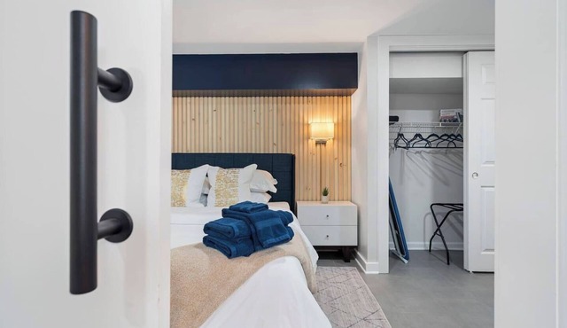Marietta Square Suites - Suite2 - Modern Apartment