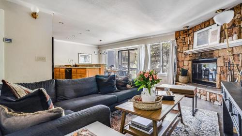 Marillac by AvantStay Gorgeous Ski Cabin w Balcony Patio