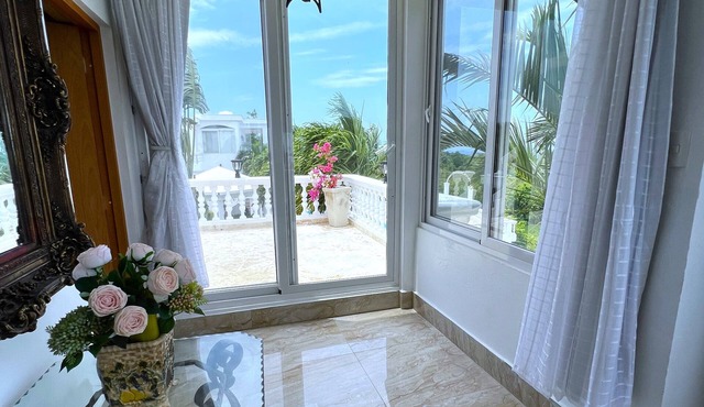 Marilyn Monroe Romantic Suite #14 With 2 balconies amazing ocean views!