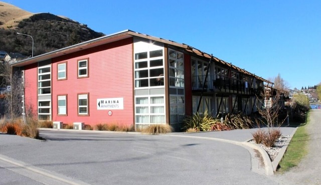 Marina 3 Bdrm Apartment with Views