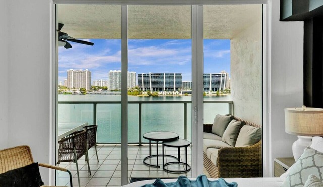 marina bay sunny isles 1005 Water view