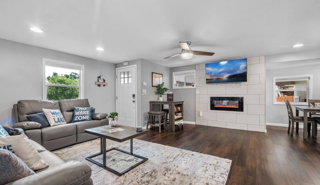 Marina Breeze: Lake View> Central To Grove & Grand