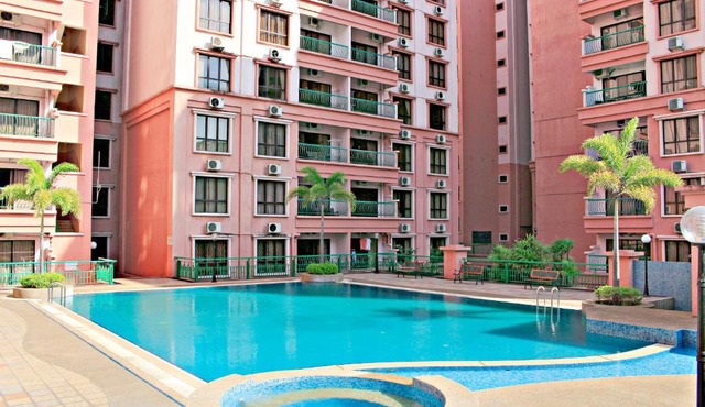 Marina Court Resort- 6Bedroom Stay Together Apartment Sleeps 15Pax