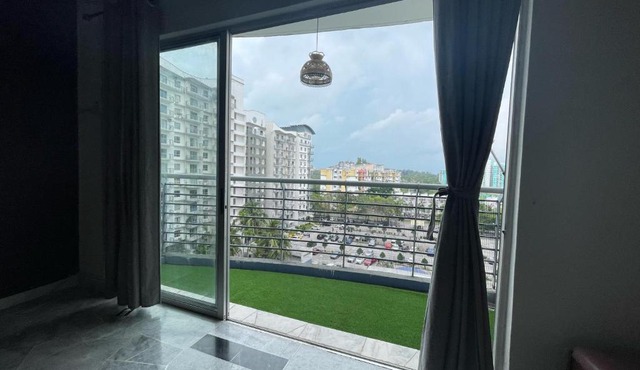 Marina GuestHome Pool View