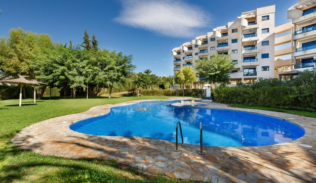 Marina Horizon: Your Modern Seaside Retreat