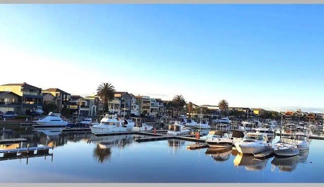 Marina Magic Getaways - Your Waterfront Retreat