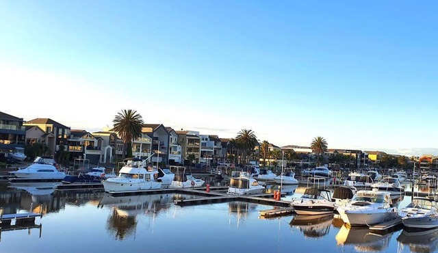 Marina Magic Getaways - Your Waterfront Retreat