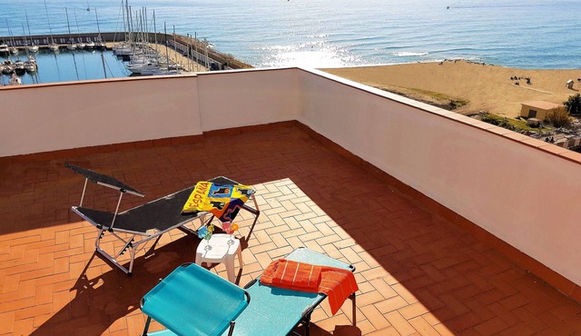 MARINA PORT & BEACH apartment, sea view, sand beach, terrace, WiFi, SAT TV