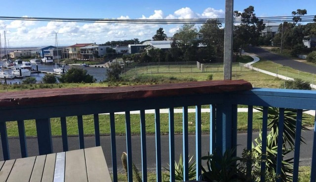 Marina Quays-Beautiful Views Opposite the Marina. Pet Friendly. Whole house