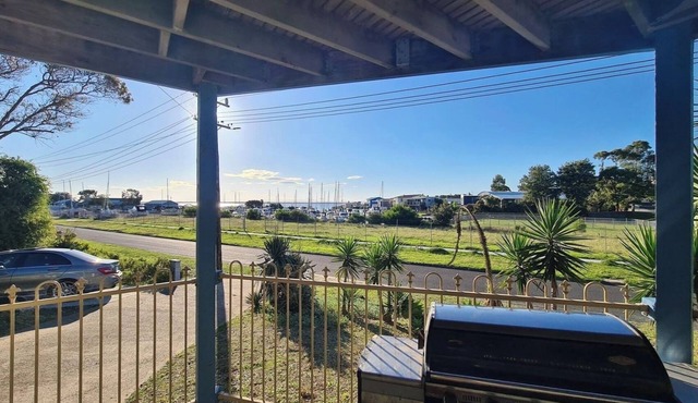 Marina Quays lower deck, opposite marina, amazing views, pet friendly