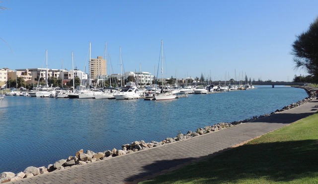 'Marina Retreat' Glenelg, Holiday Home, Great location!