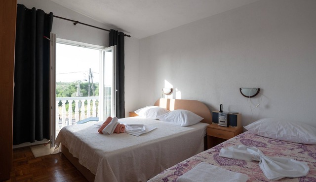 Marina's Apartments - One Bedroom apartment with Balcony