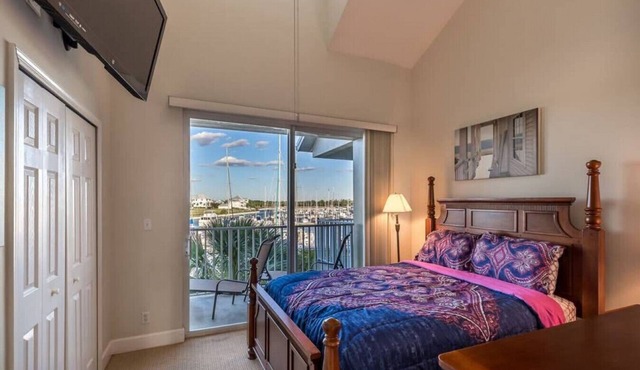 Marina View! 2 bdrm Beach Resort- Sleeps 6! Walk to the beach, restaurants and resort amenities!