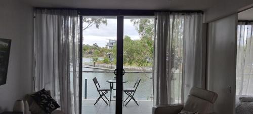 Marina View Apartment on the Maribyrnong River, Melbourne